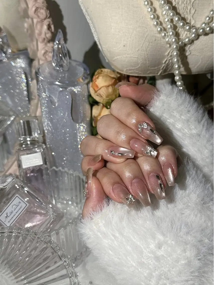 ネイル グラデーション ラメ(グリッター) マグネットネイル ミラーネイル ニュアンスネイル ハンドネイル Lumi de nailsのネイルデザイン