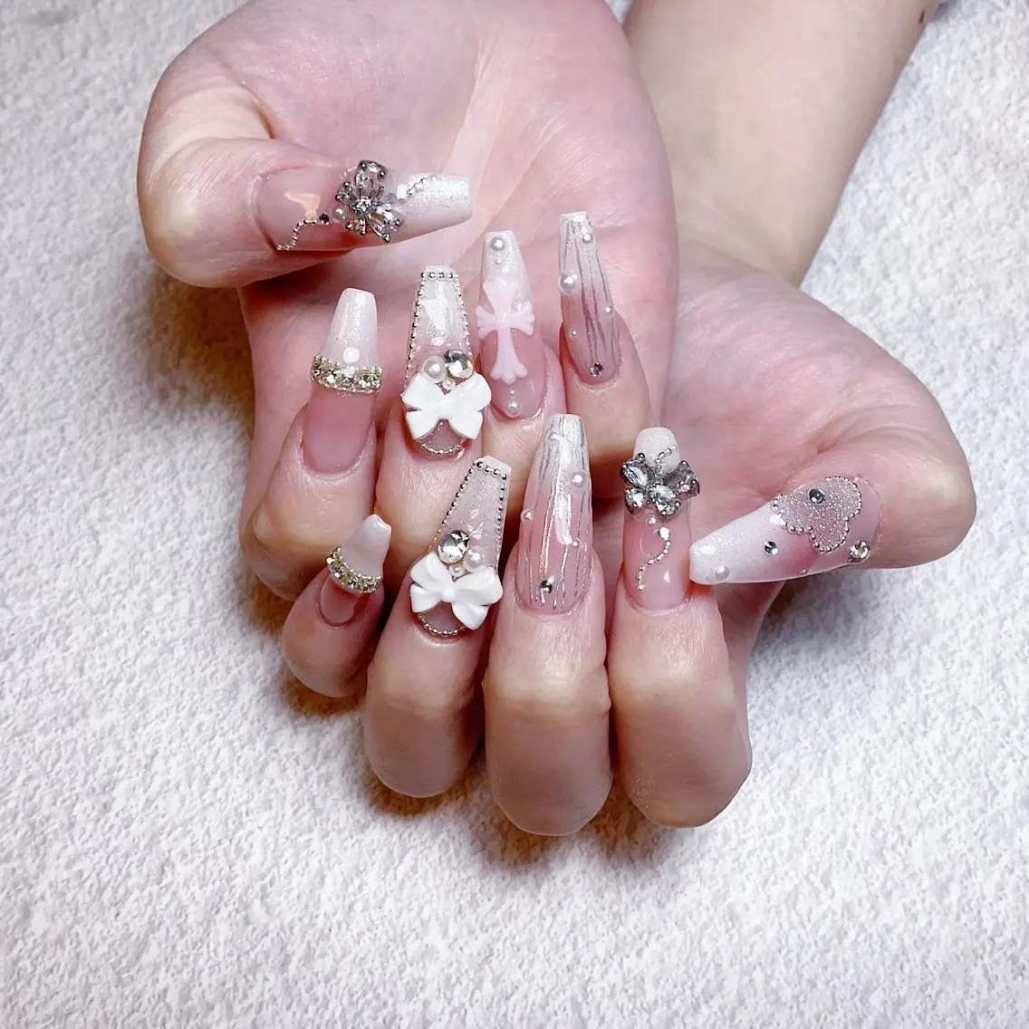 ネイル ハンドネイル 🍭Yun nail hyejin🌸のネイルデザイン