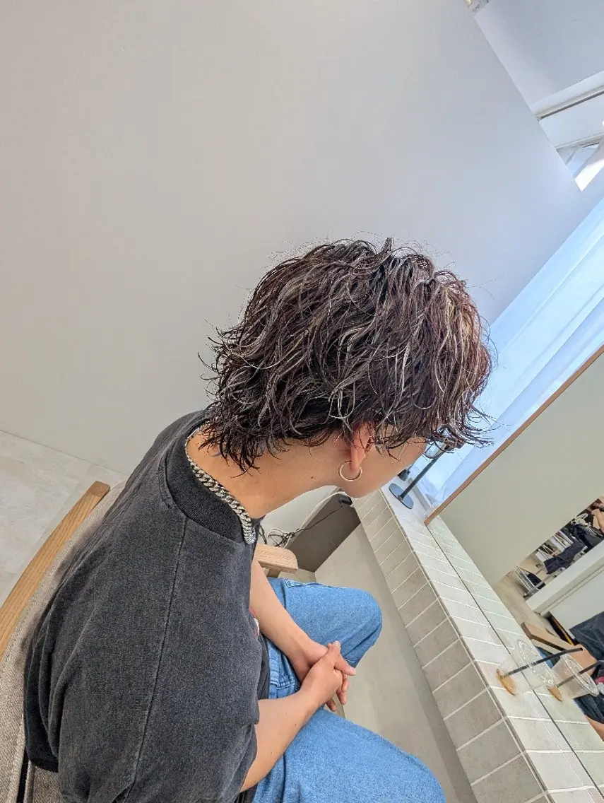 ミディアム メンズ パーマ メンズブリーチ メンズハイライト ハイライト カット パーマ メンズパーマ特化 QOL札幌YUTOのヘアスタイル
