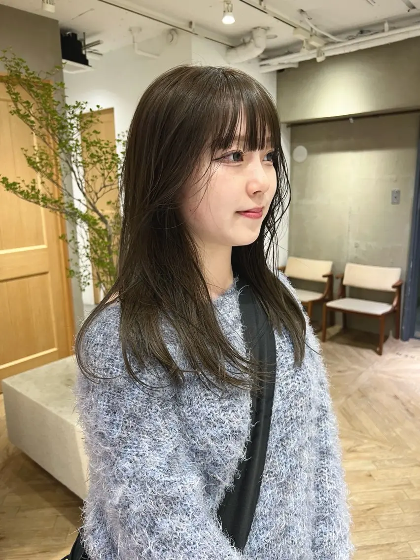 ミディアム 似合わせレイヤー ＆縮毛矯正のヘアスタイル