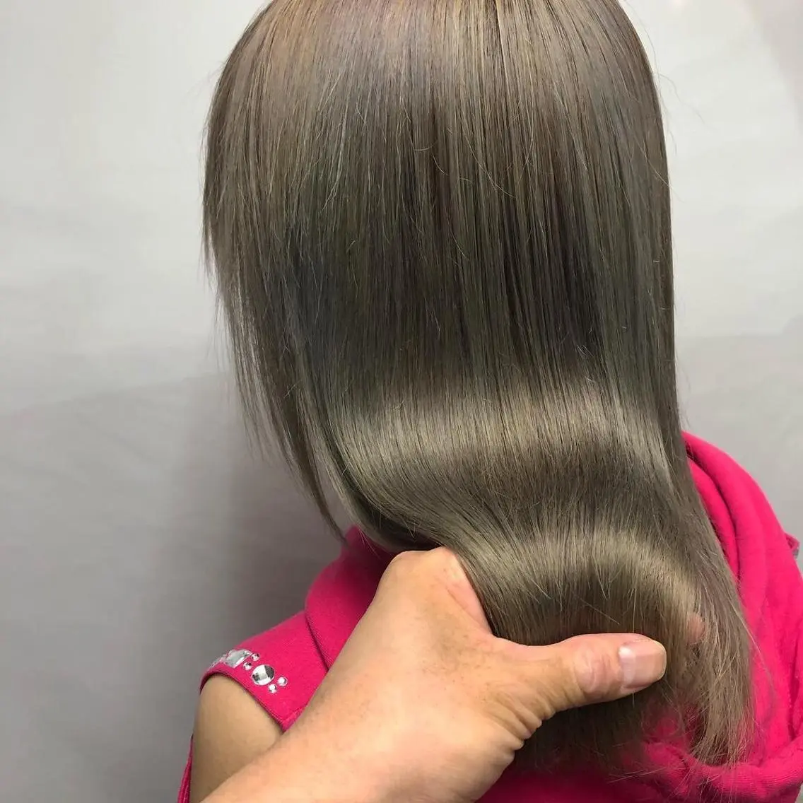 ミディアム カラー ハイトーンカラー トリートメント Aujua ソムリエ 勝又舞夏のヘアスタイル