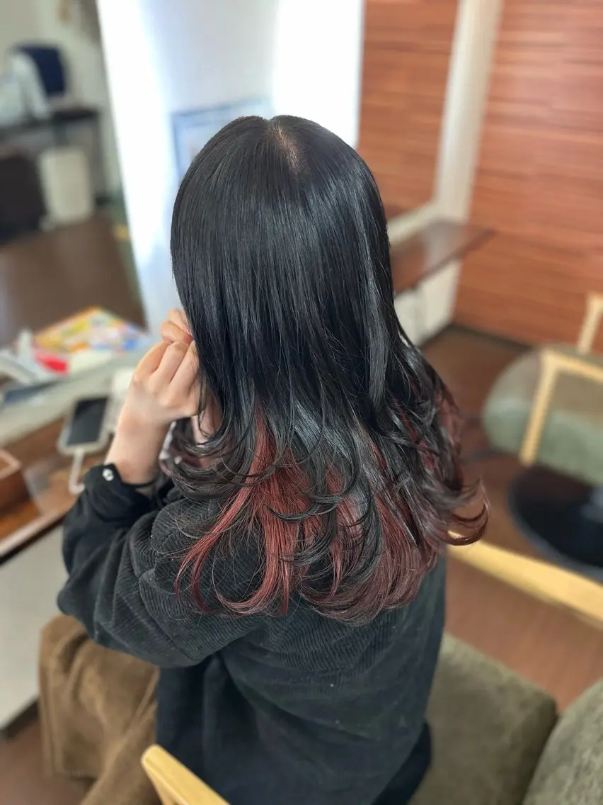 ロング カラー インナーカラー レッドカラー レイヤーカット カット ヘアカラー 💜推しインナー カラー/菊池柊真💜のヘアスタイル