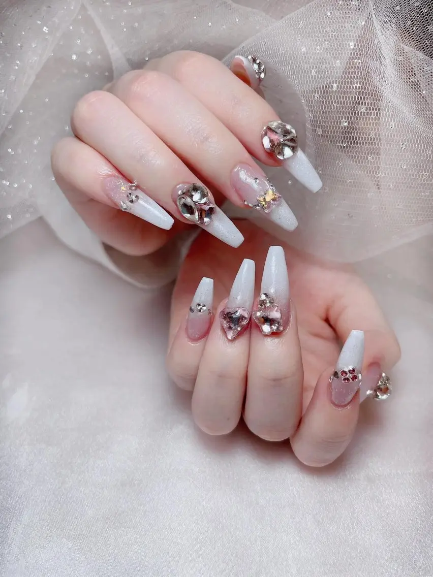 ネイル アートネイル ジェルネイル 韓国ネイル ニュアンスネイル ワンカラーネイル ハンドネイル Queen Nail Salonのネイルデザイン