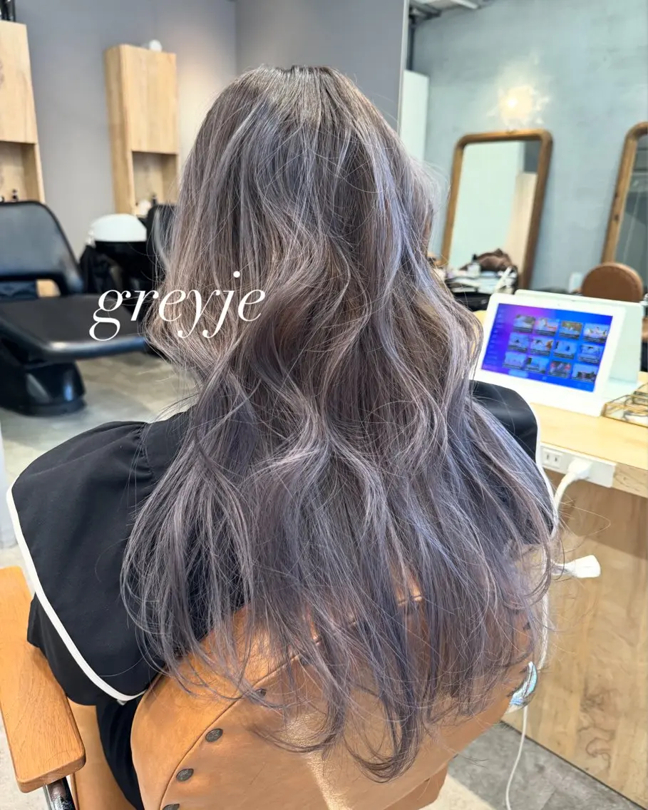 ロング カラー 透明感カラー グレージュ ハイトーンカラー カット ヘアカラー オスズ 🎀´-のヘアスタイル