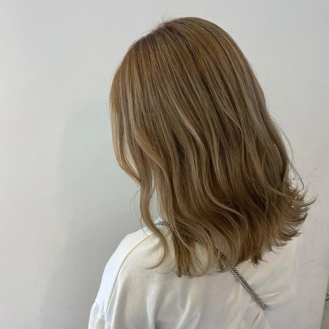ミディアム カラー バレイヤージュ ブリーチ ケアブリーチ ダブルカラー エドルカラー MARLE 布施店のヘアスタイル