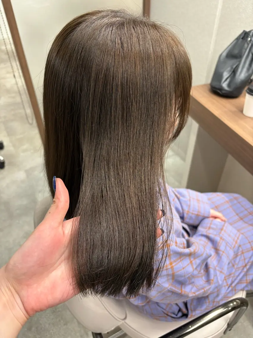 ミディアム チョコレートブラウン くびれヘア 顔周りカット 卒業式のヘアスタイル 学生 ヘアカラー トリートメント SeiRa☪️ 艶髪 / 透明感のヘアスタイル