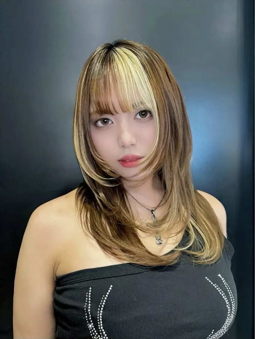 ミディアム カラー 耳つぼ屋さん ‎🤍りりのヘアスタイル