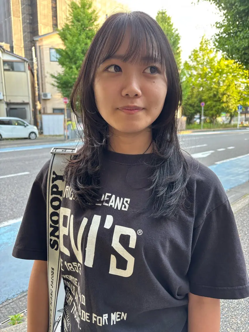 ミディアム 小日向 沙織のヘアスタイル