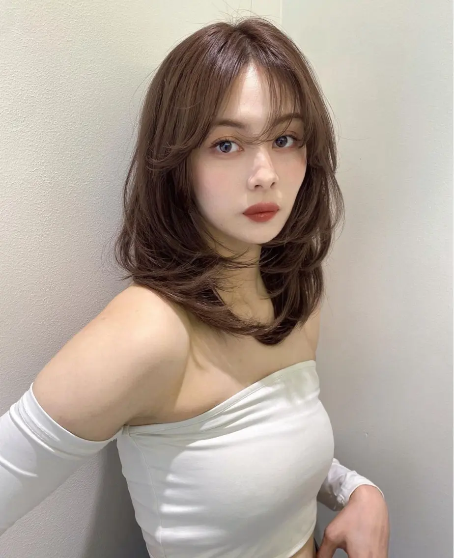 セミロング cherie シェリーのヘアスタイル
