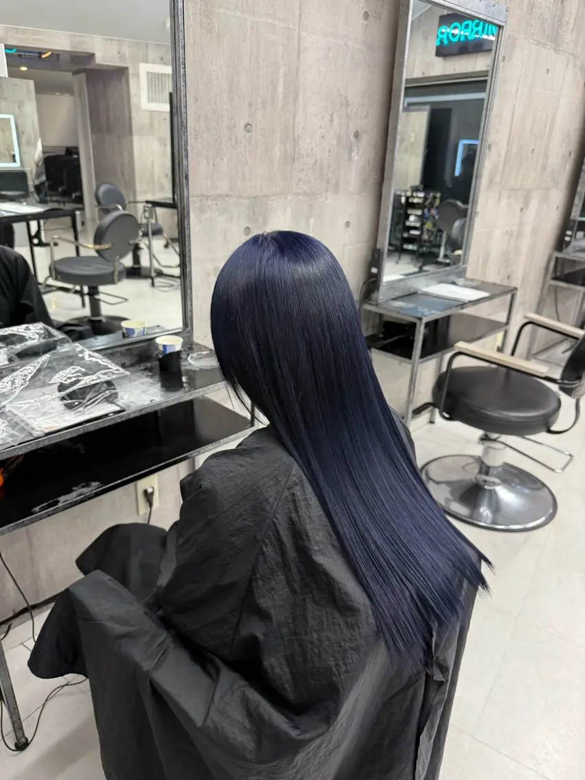 ロング カラー メンズ メンズバレイヤージュ メンズブリーチ メンズハイライト メンズハイトーン メンズインナーカラー ヘアカラー トリートメント ☁️かずき☁️青.紫 推し活カラー💫のヘアスタイル