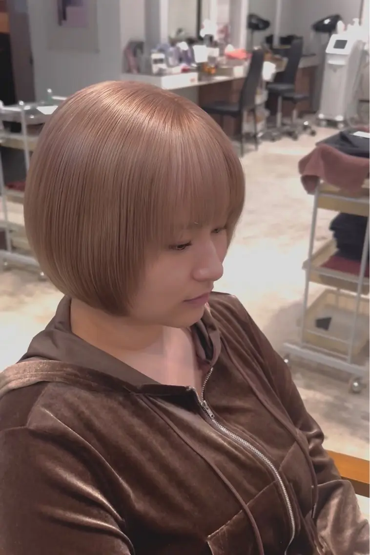 ショート カラー ベージュカラー ブリーチ 透明感カラー ミルクティーベージュ 髙木 利央のヘアスタイル