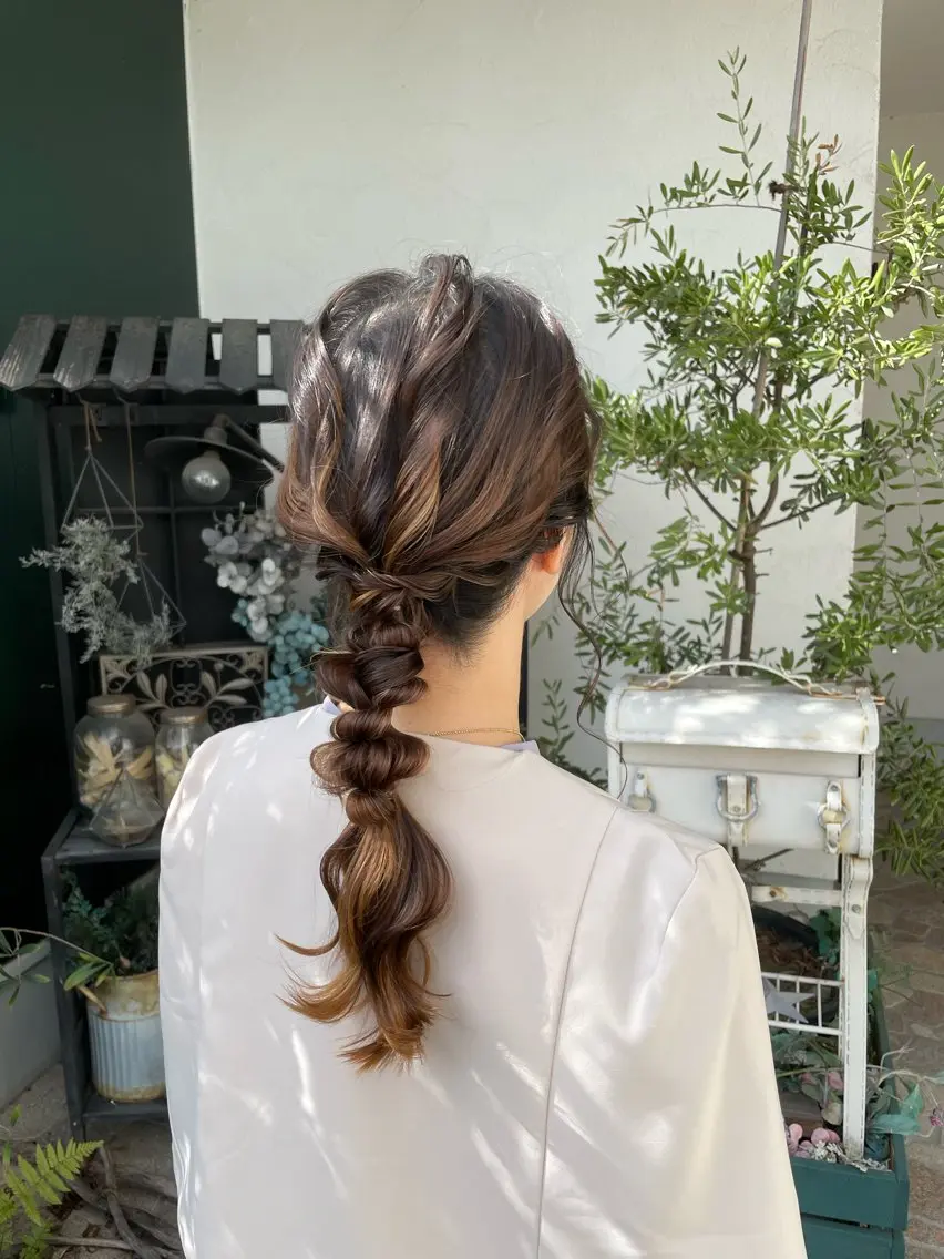 セミロング ヘアアレンジ 山下 襟華のヘアスタイル