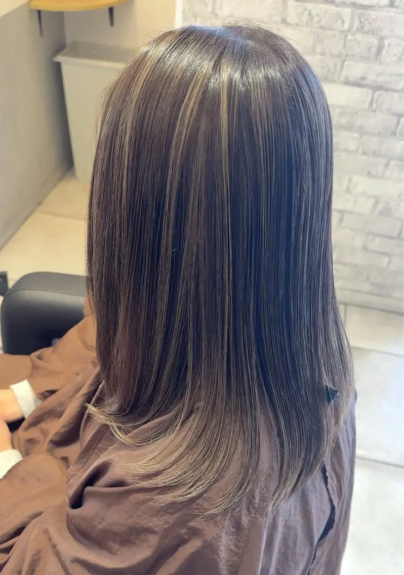 セミロング ハイライト たかはし るなのヘアスタイル