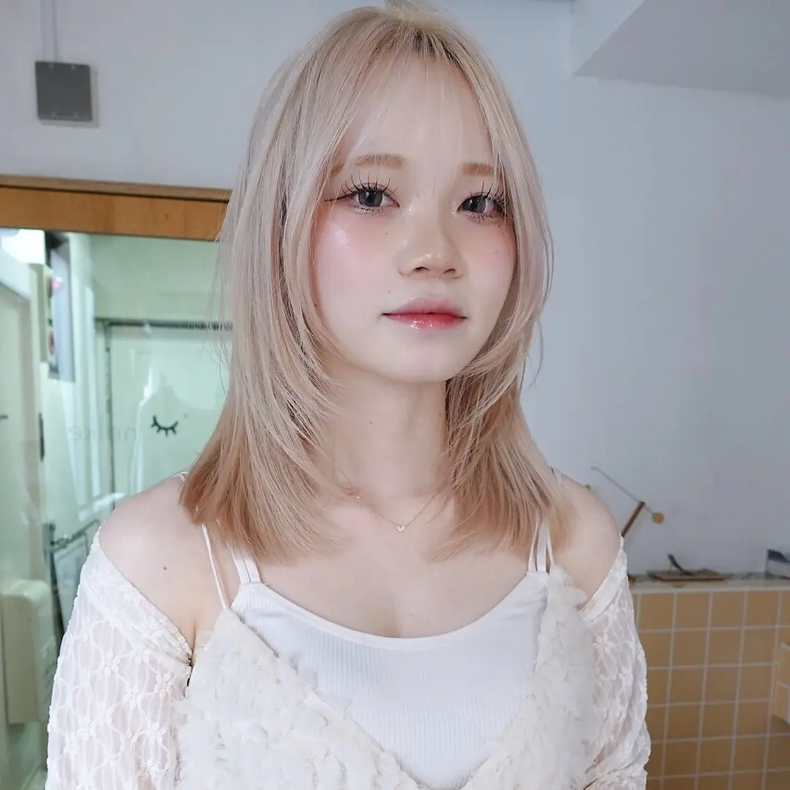 ミディアム カット ヘアカラー 縮毛矯正 トリートメント レイヤー/ハイトーン /SERA🎀のヘアスタイル
