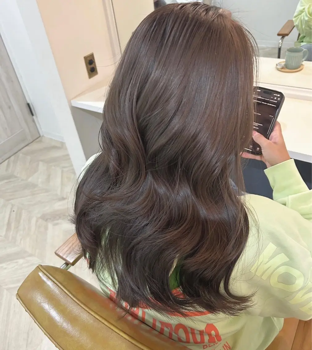 セミロング ayumi ／透明感カラーのヘアスタイル