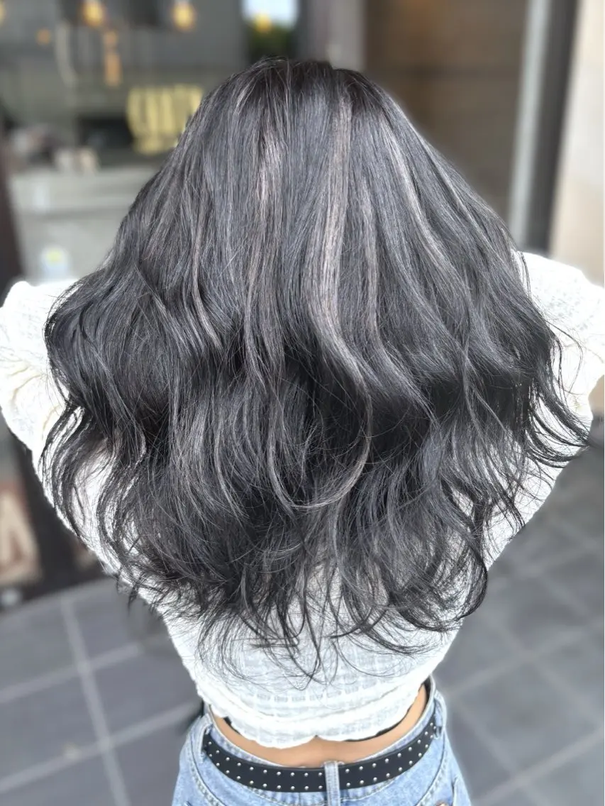 セミロング 白髪ぼかし&ショート &ツヤ髪💎YUMAのヘアスタイル
