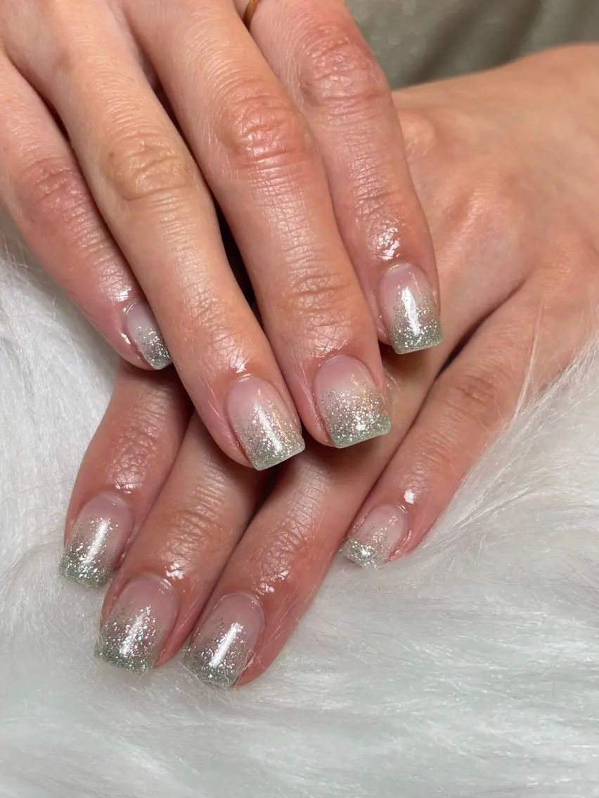 ハンドネイル💅🏻オフ込みラメグラデーションの写真