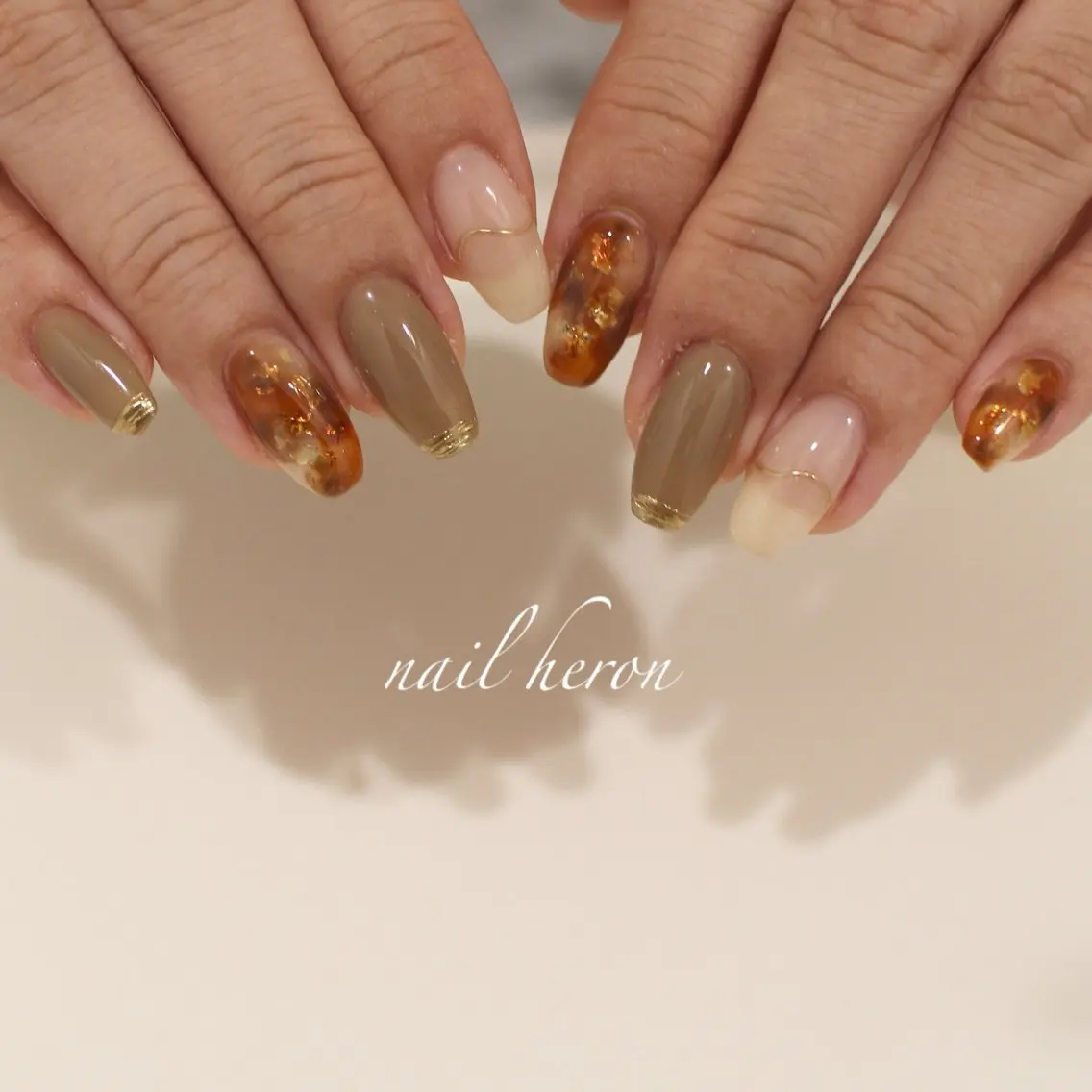 ネイル べっ甲ネイル ハンドネイル saki_ nail heronのネイルデザイン