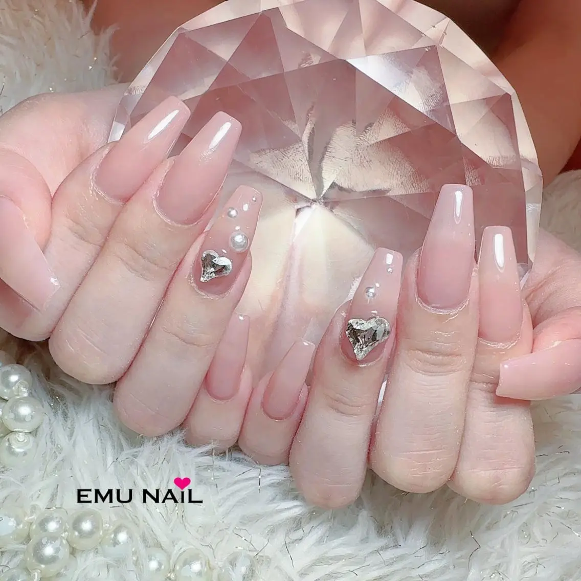 ネイル ストーンネイル EMU NAILのネイルデザイン