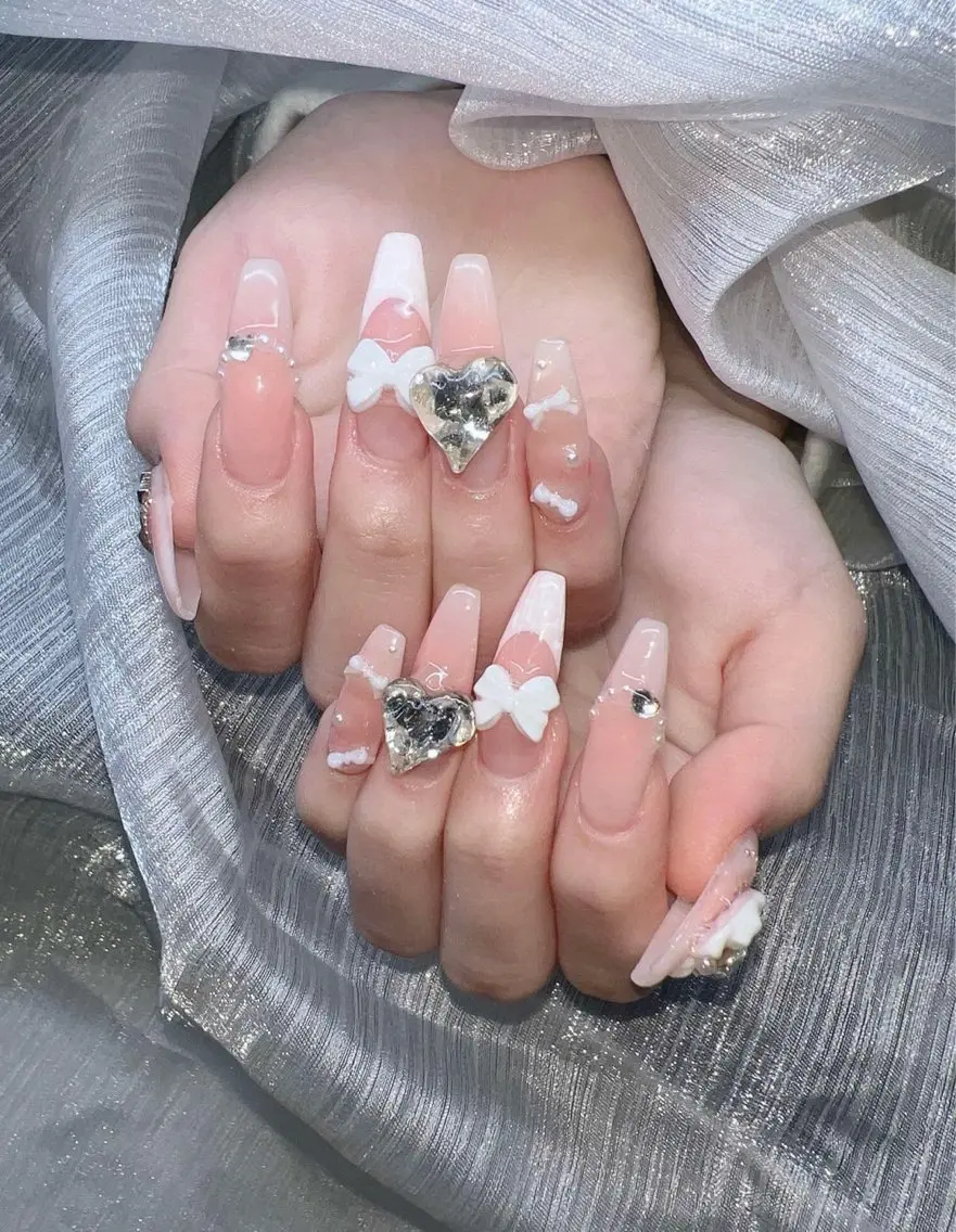 ネイル オーロラネイル チークネイル 長さ出し フットネイル フレンチネイル Lee Nails チップ長さだし専門店のネイルデザイン