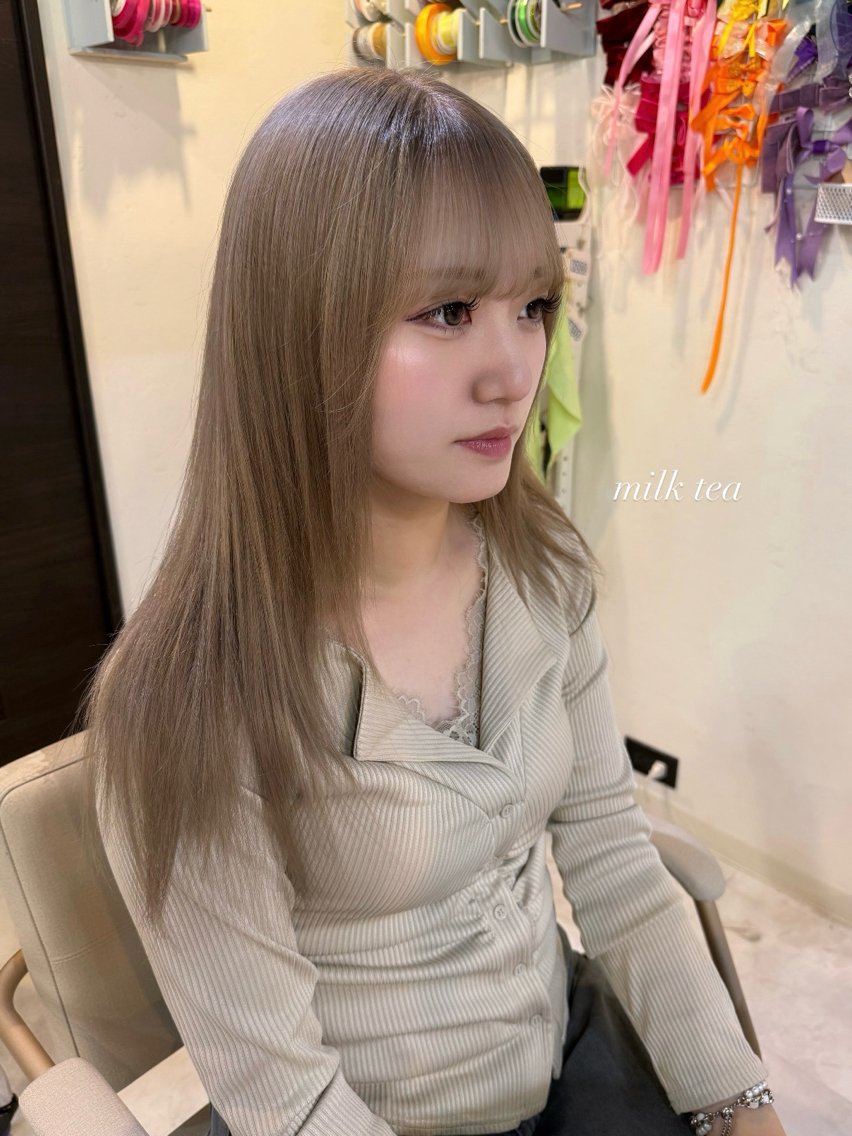 ロング カラー ベージュカラー 透明感カラー ハイトーンカラー ミルクティーベージュ カット ヘアカラー MOMO /ヘアセットのヘアスタイル