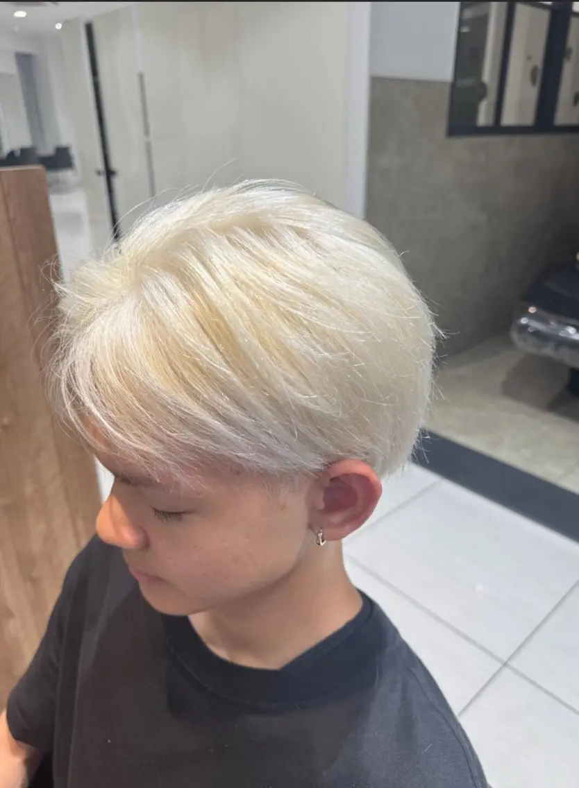 カラー メンズ メンズブリーチ ブリーチ は る か カット￥0のヘアスタイル