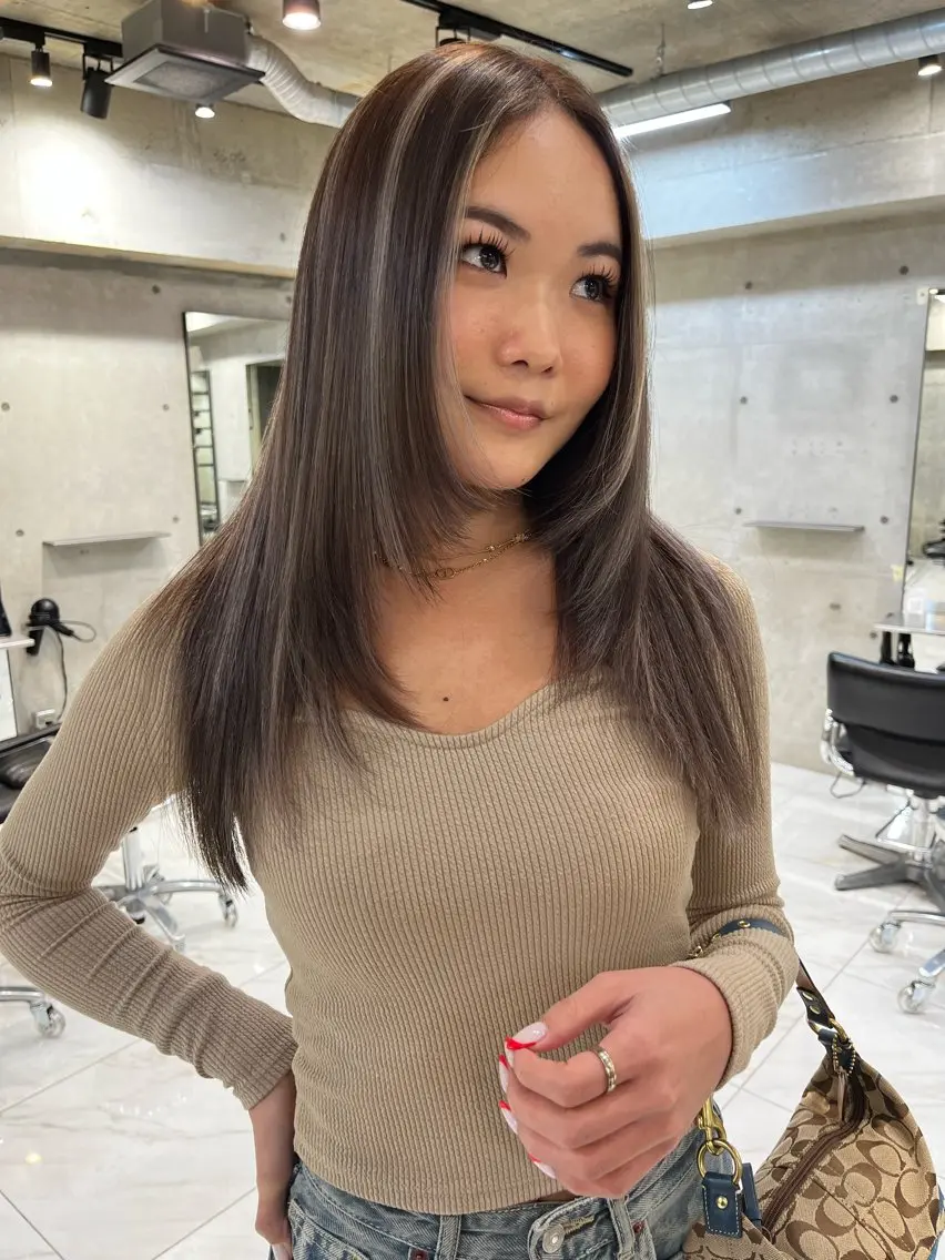 ロング ハイライト ヘアカラー YOLO 渋谷 RIONAのヘアスタイル