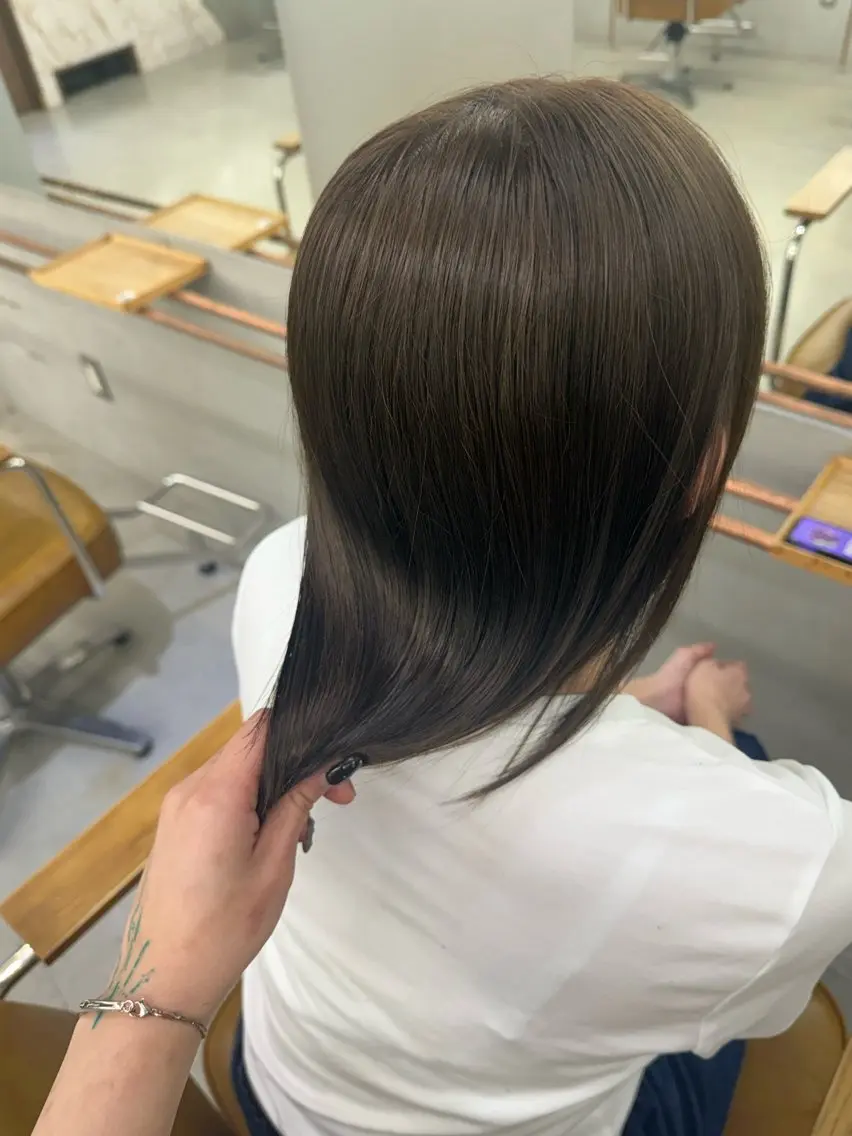 ロング カラー グレージュ ヘアカラー 小山 栞奈のヘアスタイル