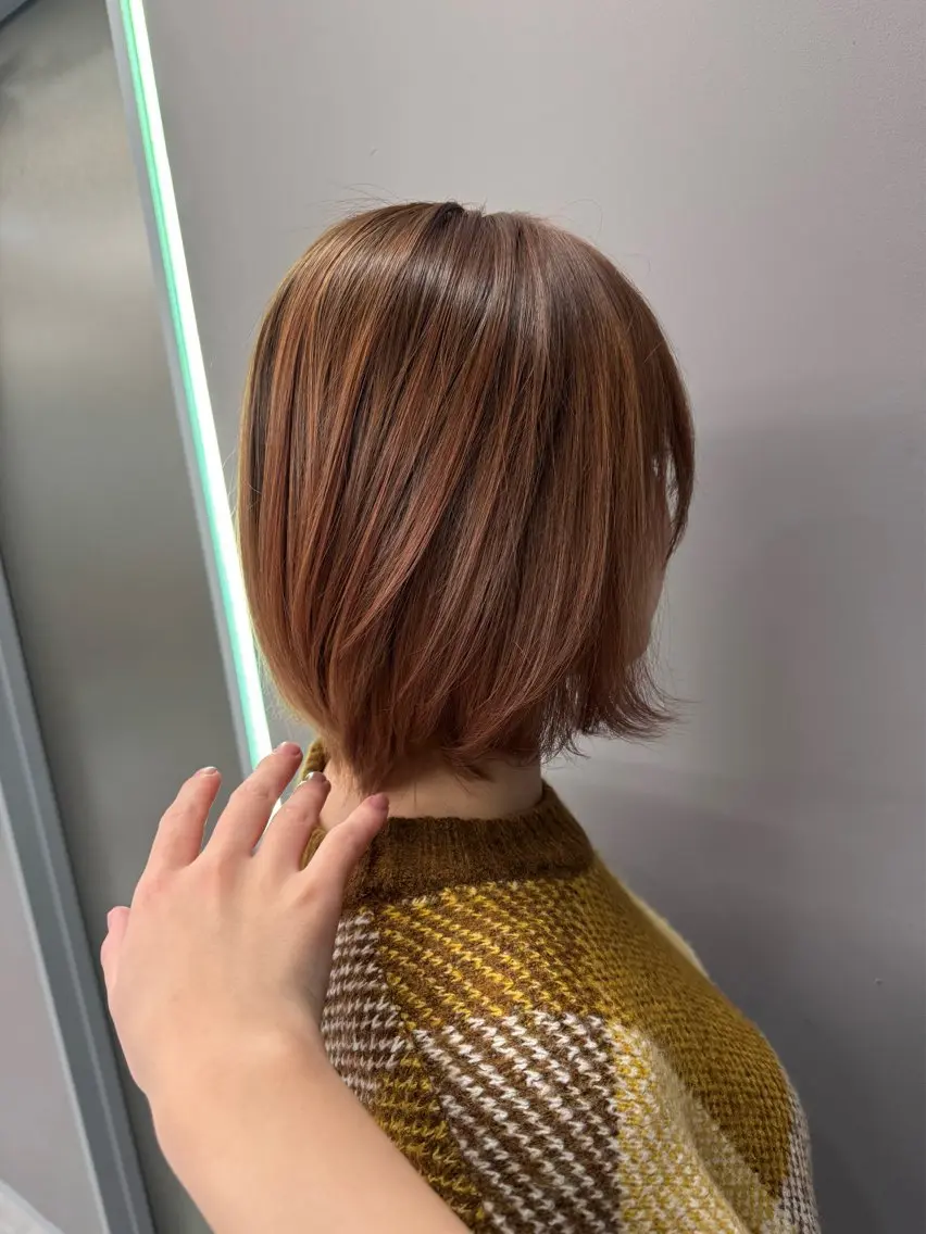 ショート カラー 切りっぱなしボブ バレイヤージュ ベージュカラー ブリーチ ブロンド 洸 カラー特化/ 透明感/ボブのヘアスタイル