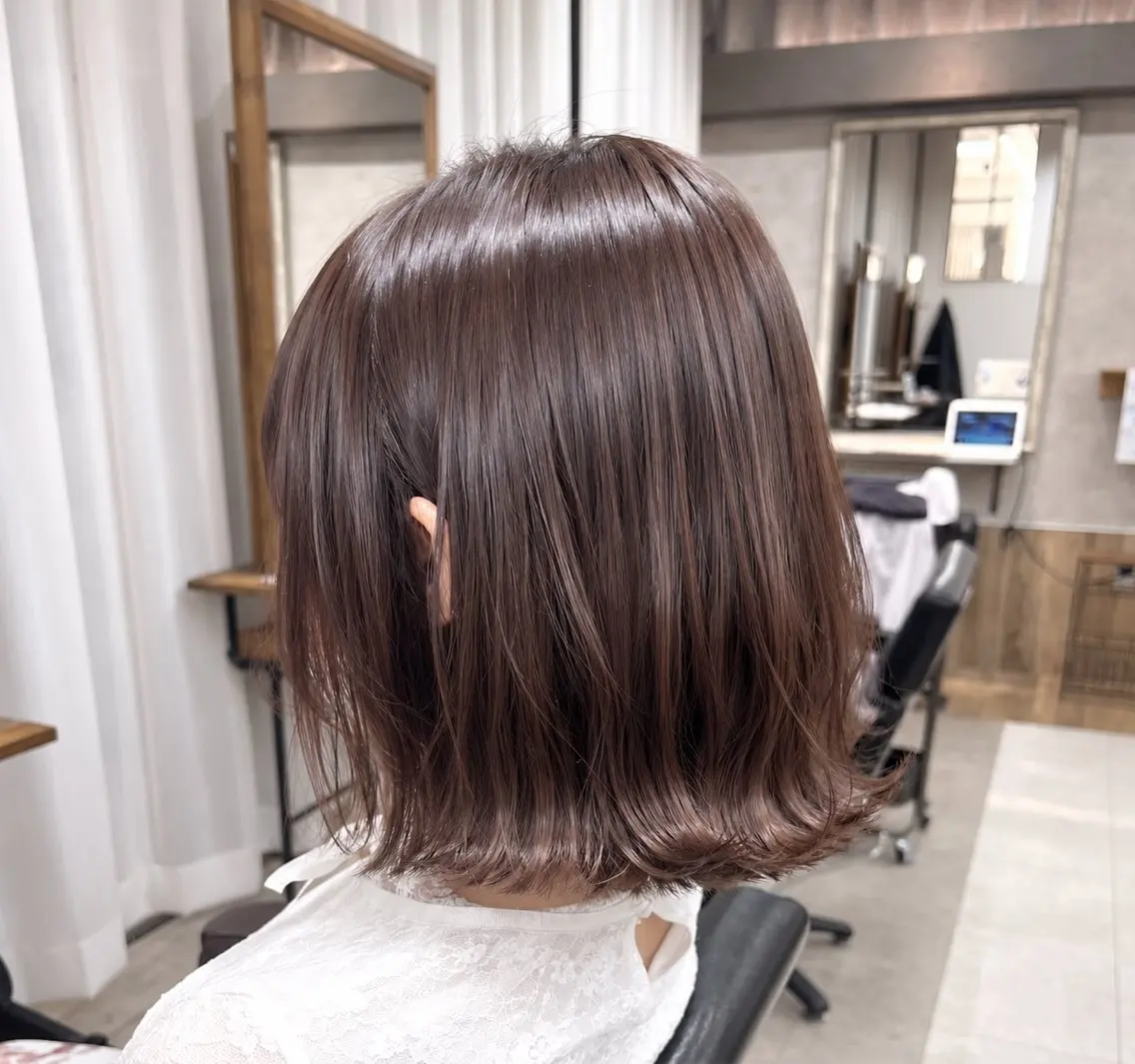 ミディアム カラー 切りっぱなしボブ ブラウンカラー 透明感カラー ボブ 外ハネヘア ヘアカラー ヒナ/酸性ストレート /髪質改善のヘアスタイル