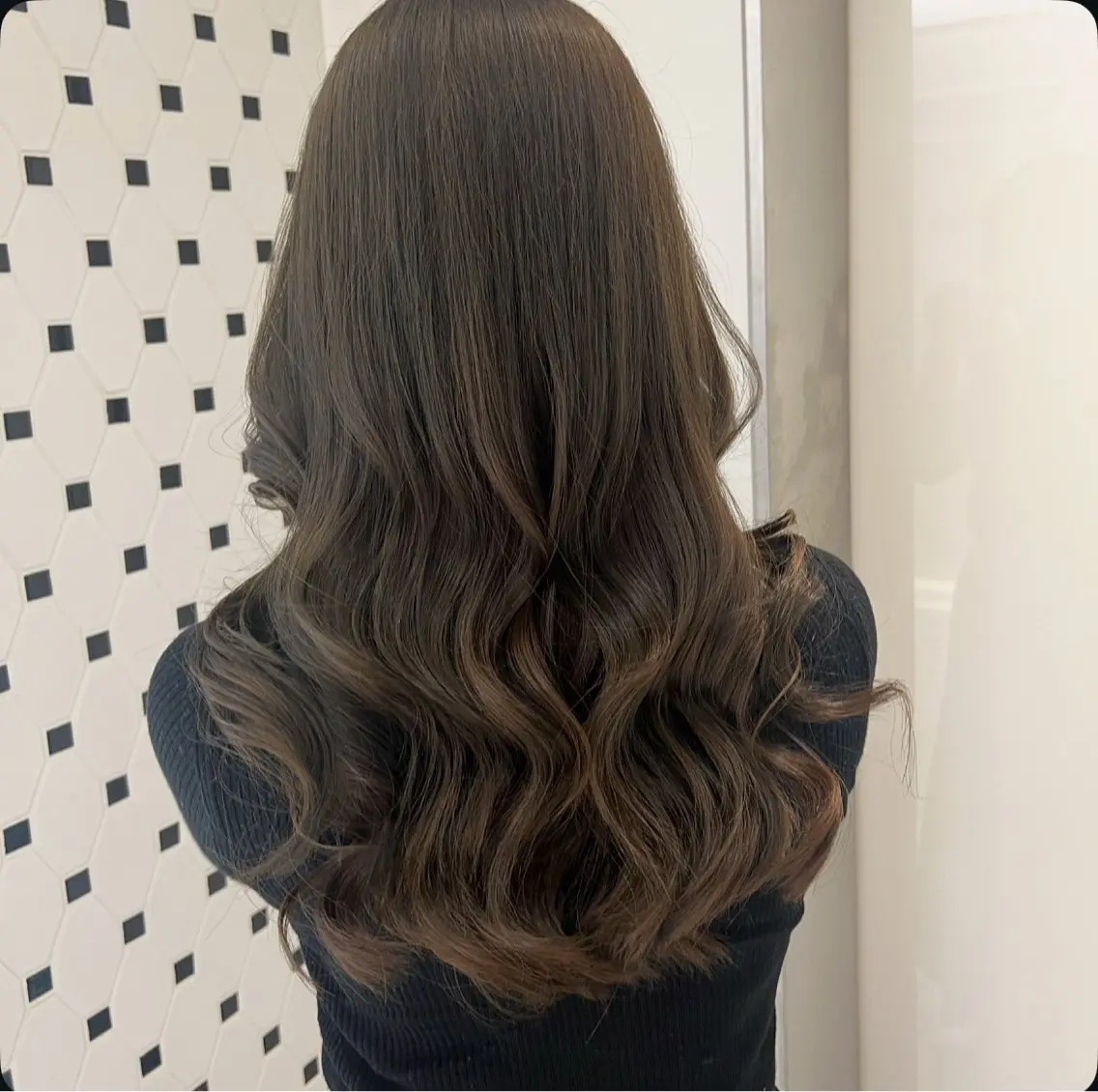 ロング パーマ カット パーマ トリートメント コテ巻きパーマ💙 シノヤユイのヘアスタイル
