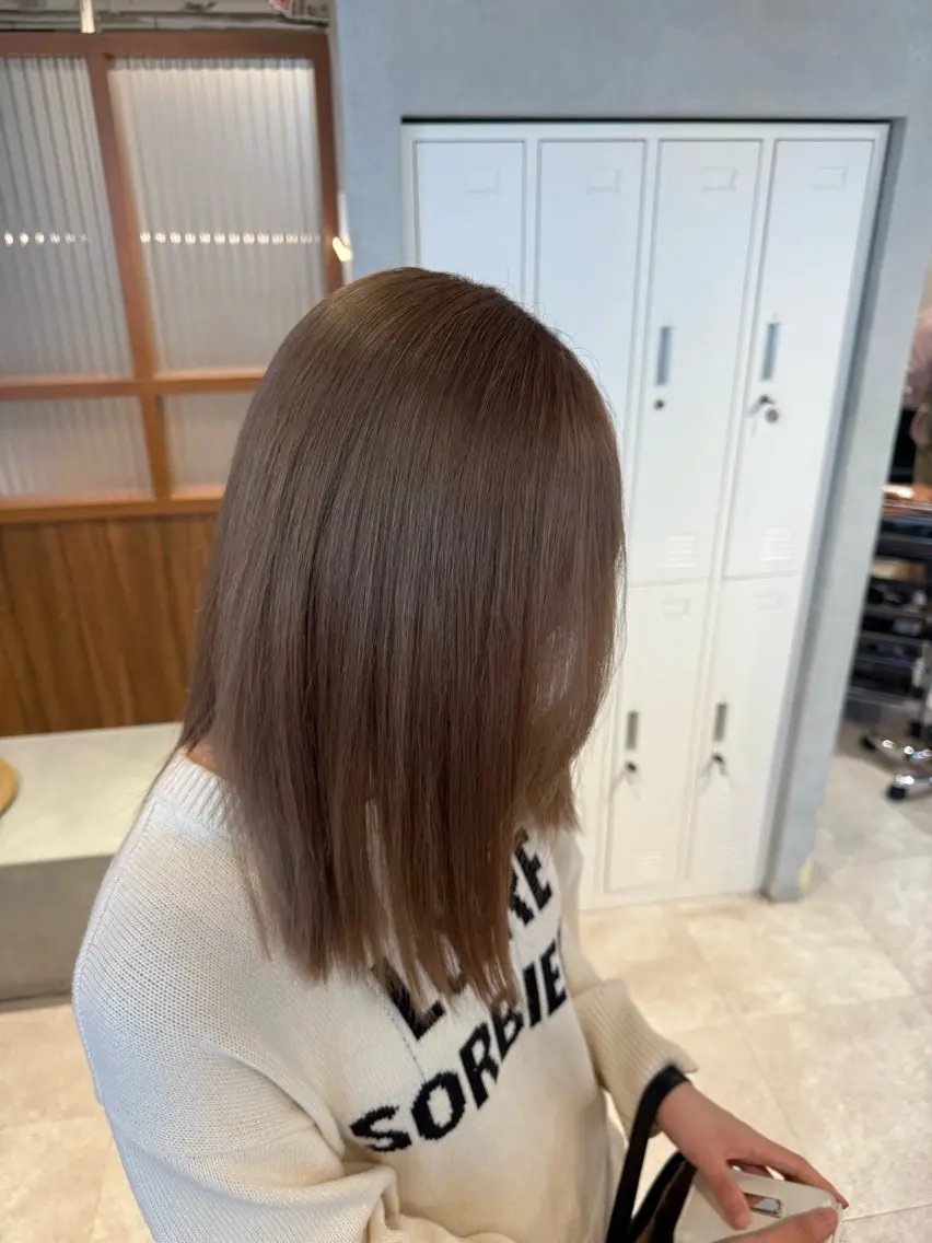 カラー ベージュカラー ミルクティーベージュ カット ヘアカラー トリートメント 岡本 太陽☀️のヘアスタイル