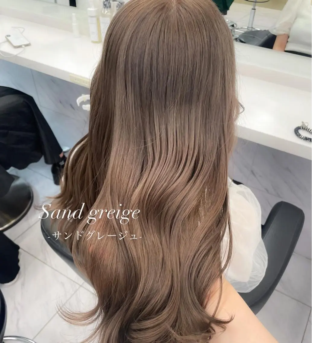 ロング カラー 抜け感レイヤー︴ ニュアンスカラーのヘアスタイル