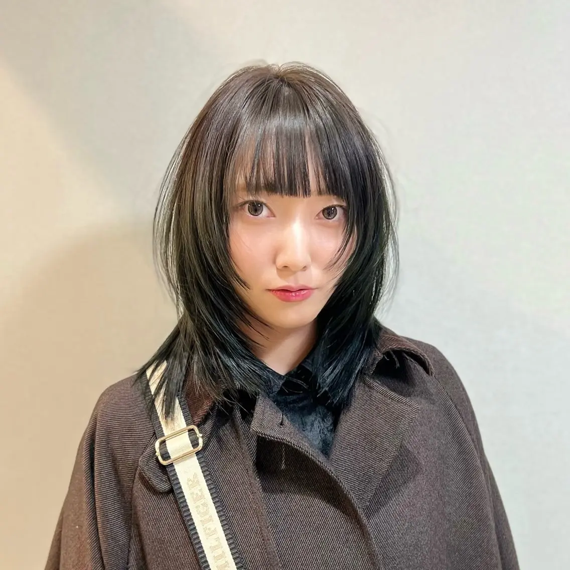 ミディアム くびれヘア レイヤーカット 小顔カット カット ハッシュ・ウルフ🐺 小顔レイヤー松山直史のヘアスタイル