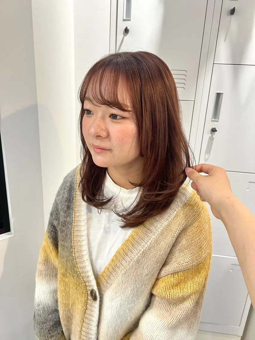セミロング カラー 顔周りカット 黒阪 なみのヘアスタイル