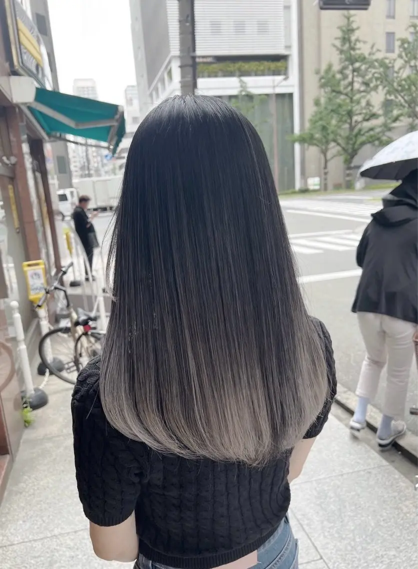 セミロング カラー バレイヤージュ シルバー ホワイトシルバー レイヤーカット 指名数No.1 /NAOYAのヘアスタイル