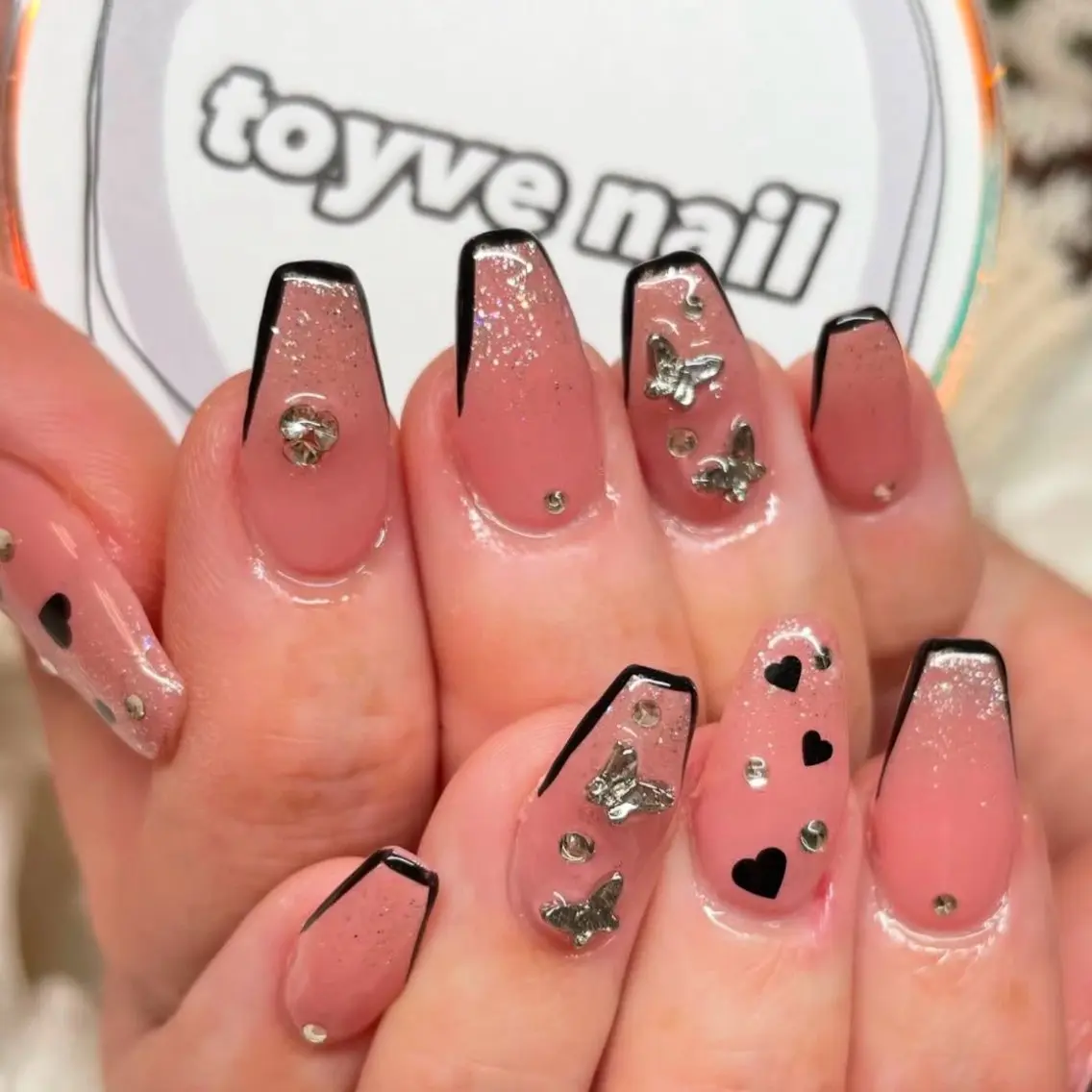 ネイル フレンチネイル ガーリー グラデーション ハート スカルプネイル toyvenail 🖤enaのネイルデザイン