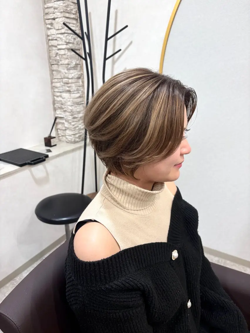 ショート カラー バレイヤージュ ブリーチ レイヤーカット ショートヘア ヘアカラー トリートメント バレイヤージュ/ 小泉じょうのヘアスタイル