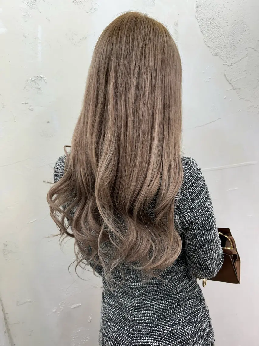 ロング カラー シールエクステ バレイヤージュ ベージュカラー ダブルカラー ハイライトカラー カット ヘアカラー トリートメント エクステ ヘアセット レイヤー/エクステ alpha下妻のヘアスタイル