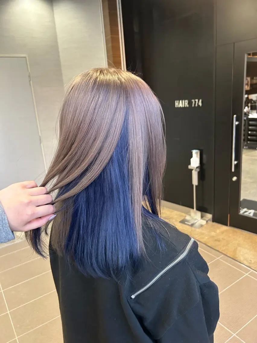 ミディアム カラー しの 《HAIR774》のヘアスタイル