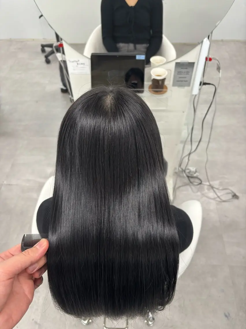 ロング カラー 黒髪 髪質改善 トリートメント カット ヘアカラー トリートメント door white hideのヘアスタイル