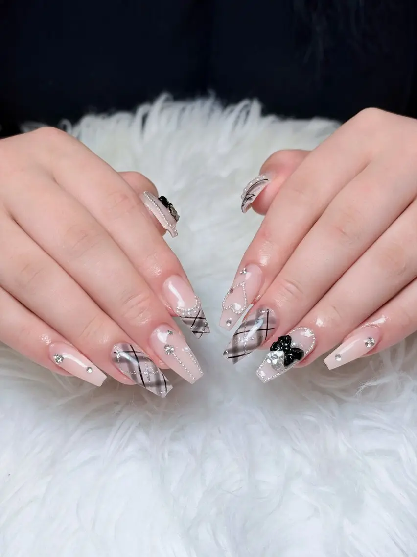 ネイル チークネイル ドット フレンチネイル グラデーション ハート ハンドネイル Julli NailStudioのネイルデザイン