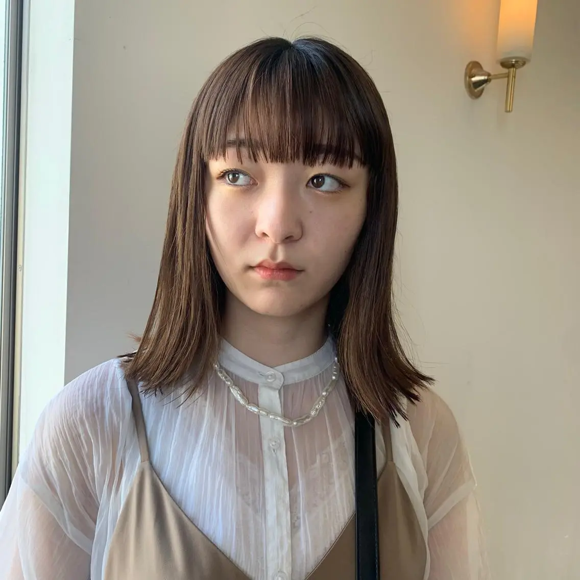 ミディアム ワイドバング 本間 結衣のヘアスタイル