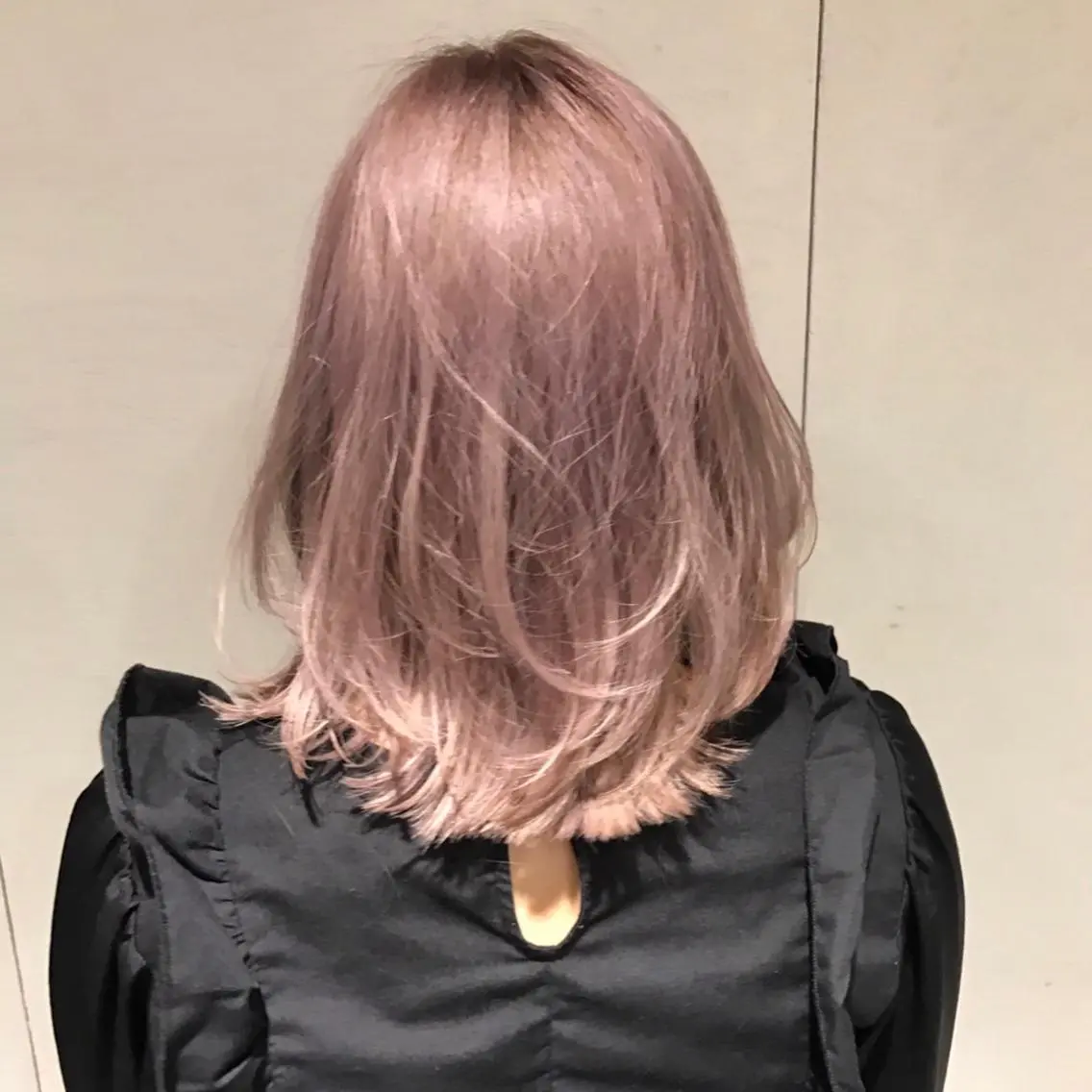 ミディアム カラー 透明感ハイトーン🦄 キラ🌈のヘアスタイル