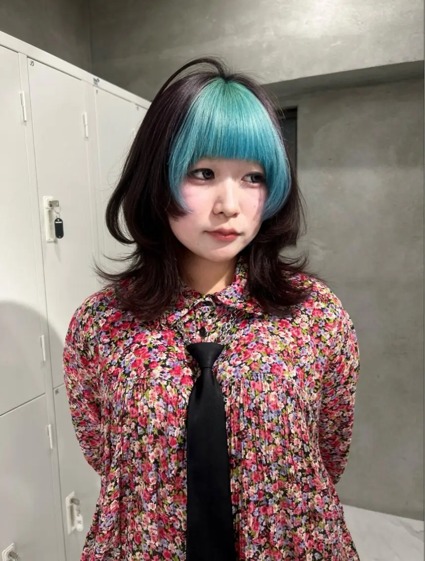 カラー ヘアカラー Akari🧬レイヤ ー/ハイトーン/天神のヘアスタイル