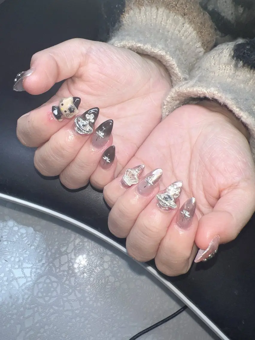 ネイル オーロラネイル チークネイル 長さ出し フットネイル フレンチネイル ハンドネイル Lee Nailsのネイルデザイン