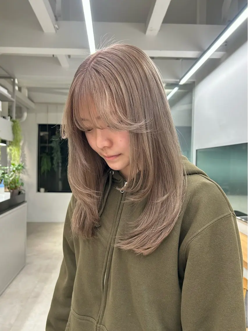 カラー ブリーチ ヘアカラー トリートメント lomalia moekaのヘアスタイル