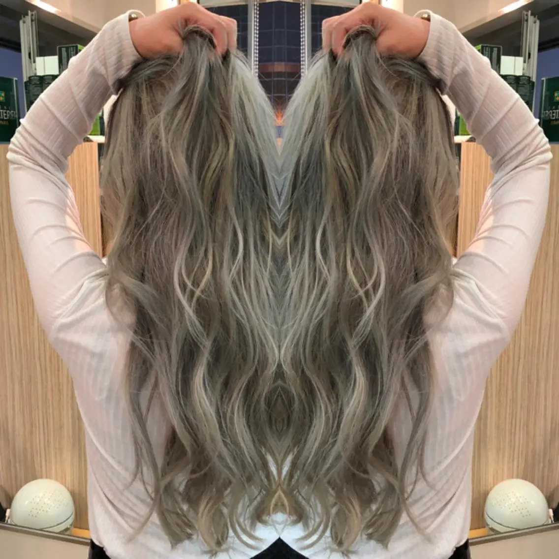 セミロング カラー KONOMI スタイリストのヘアスタイル