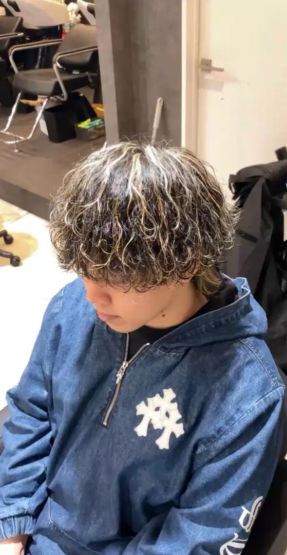 ミディアム メンズ パーマ特化美容師🔥 フジモト ライのヘアスタイル
