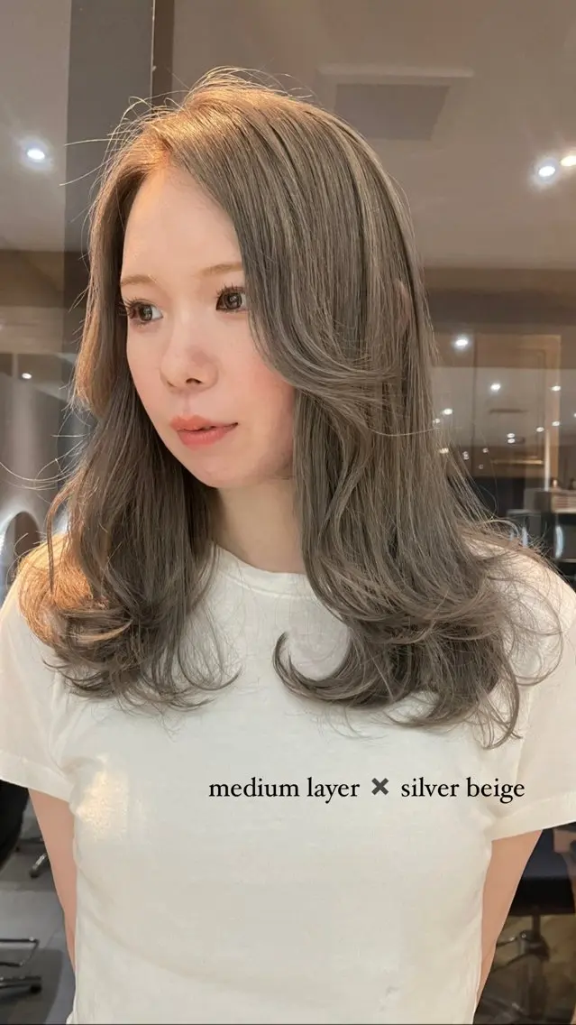 セミロング 透明感カラー👑 井上美乃里のヘアスタイル